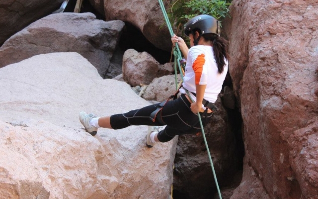  Live the adventure of rappelling 